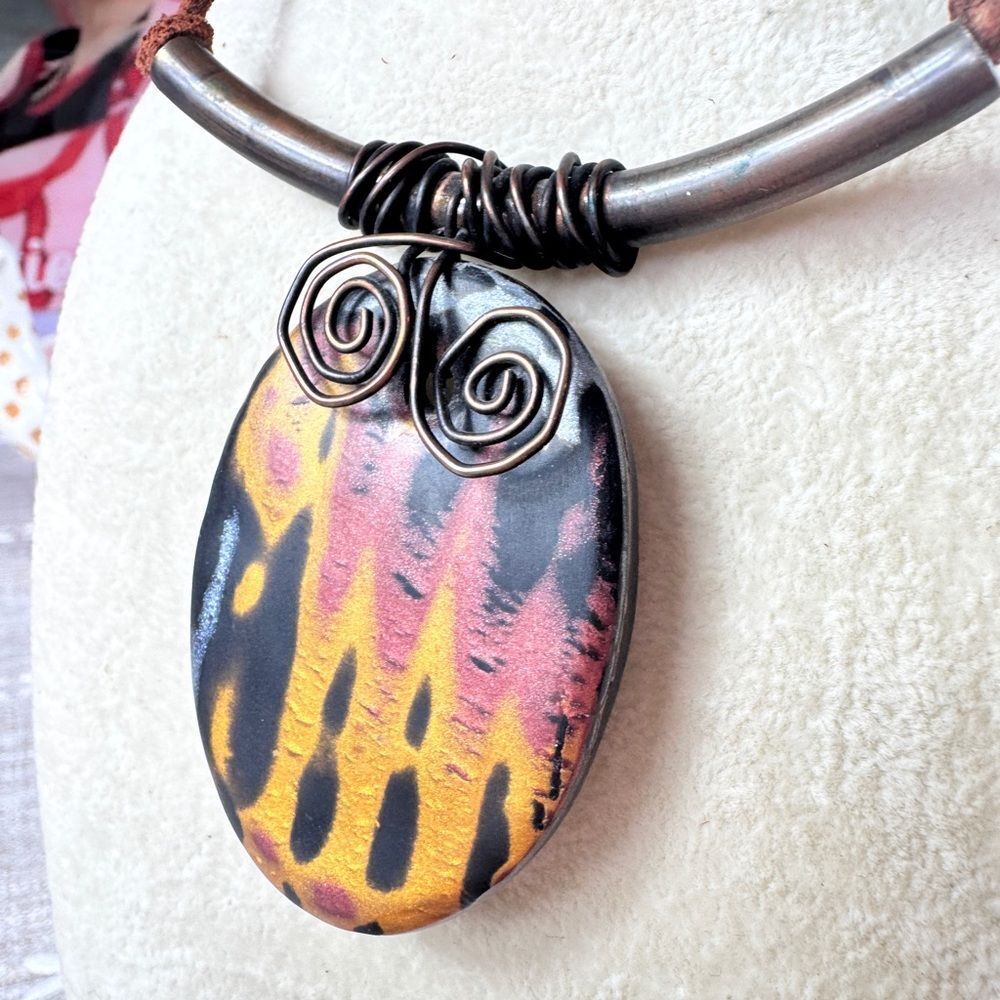Vintage Black and Bronze Swirl Pendant Necklace - Picture 6 of 12